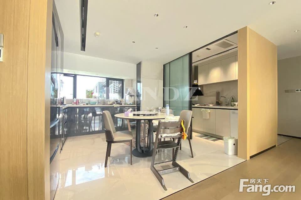 汇龙湾大四房，户型方正，楼层好