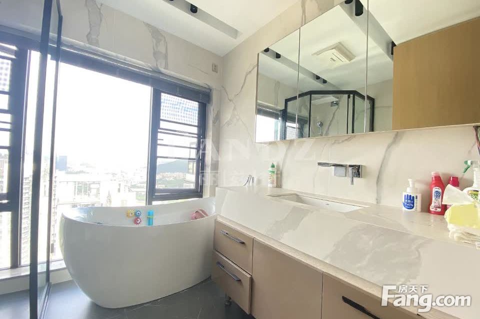 新出，香蜜湖一号观湖别墅，十房三厅九阳台三世同堂，价优