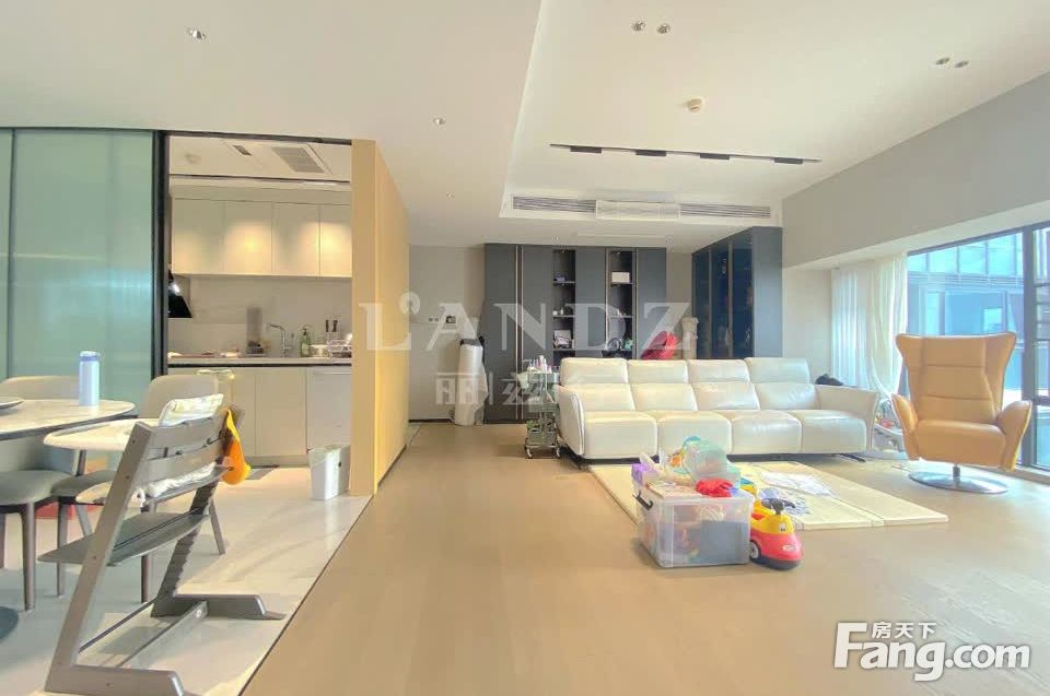 14号旁！首付70万！中粮一品笋盘！包税费！近！