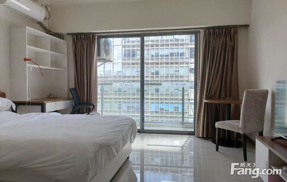 金地名津高层南向 看香港 干净舒适 随时看房