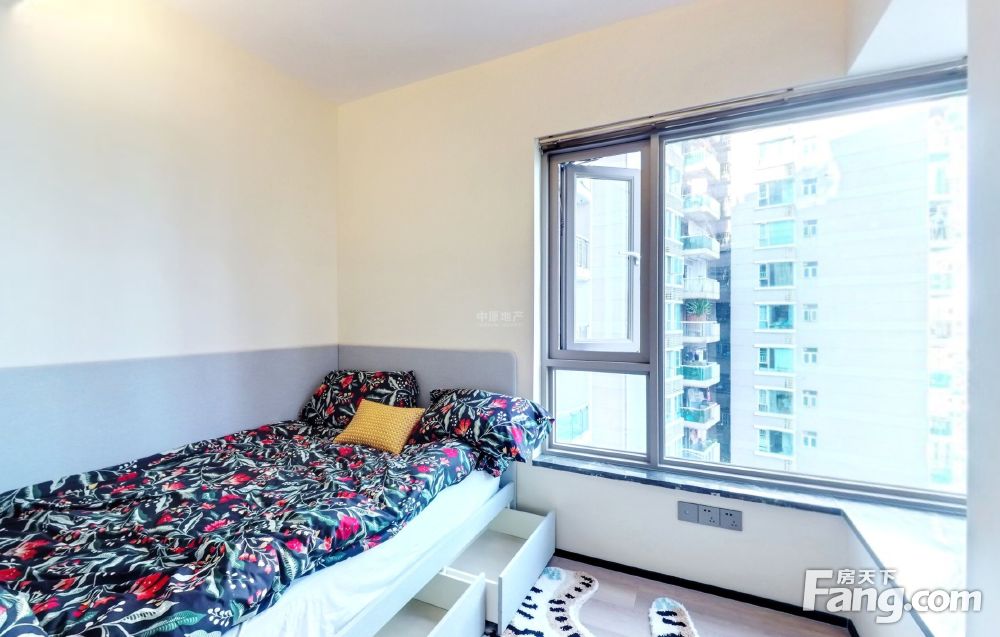 小区地理位置佳,绿化环境优越整洁,居民素质高,物业管理完善